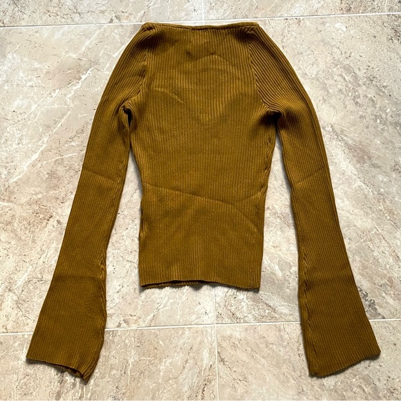 H&M Ribbed Knit Sweetheart Neckline Sweater - Size Medium - Picture 3 of 6